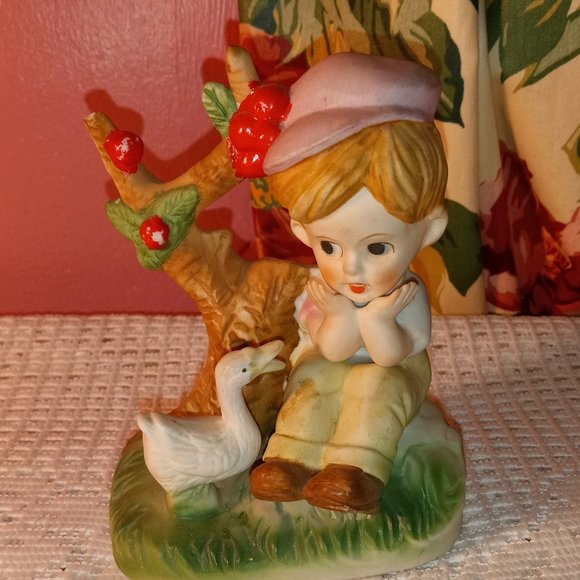 VINTAGE COLLECTIBLE COLORFUL FIGURINE BOY AND GOOSE SITTING UNDER A APPLE TREE - Picture 3 of 9